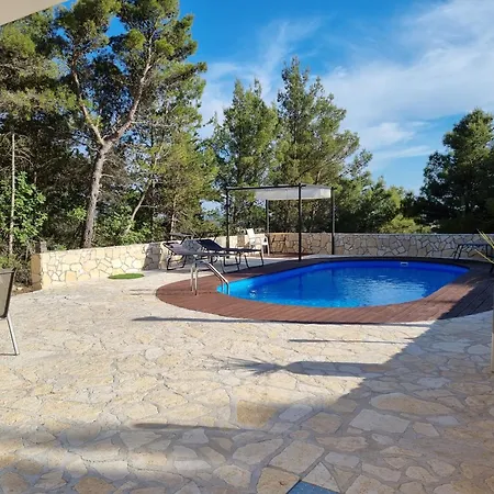 Villa- Vera Mit Pool In Ruhigem Waldstueck * בנקובאץ