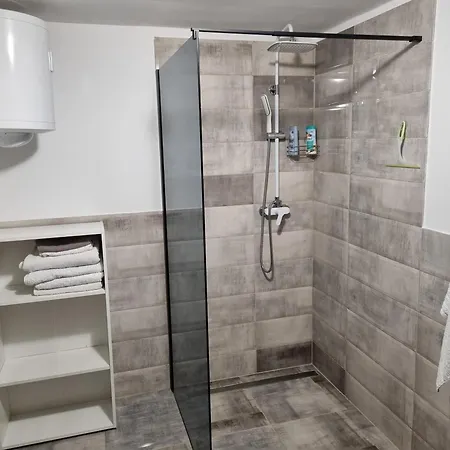 בית נופש Villa- Vera Mit Pool In Ruhigem Waldstueck בנקובאץ