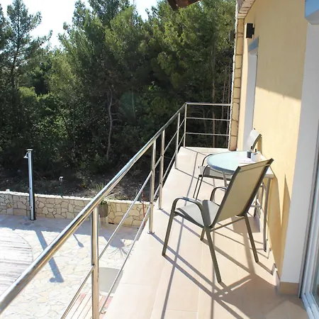 Villa- Vera Mit Pool In Ruhigem Waldstueck Дом отдыха