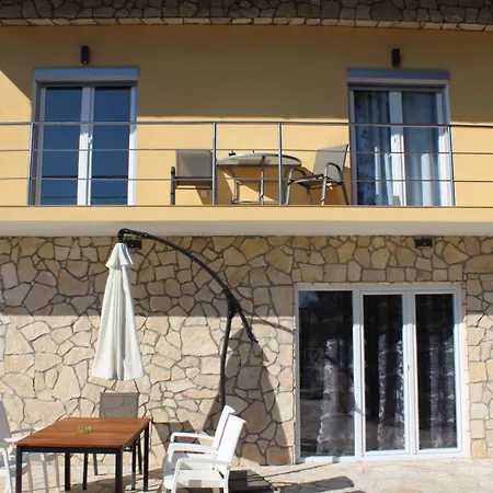 Villa- Vera Mit Pool In Ruhigem Waldstueck בנקובאץ